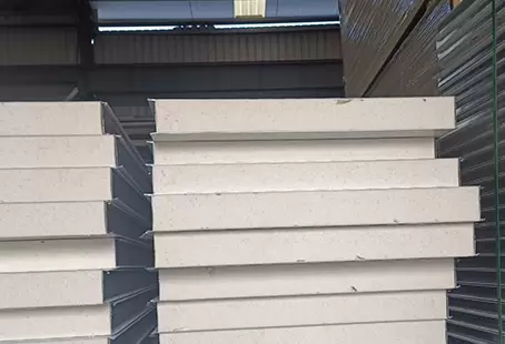 Tấm panel dạng sandwich: Vật liệu c&aacute;ch nhiệt hiệu suất cao cho trạm nghi&ecirc;n cứu v&ugrave;ng Bắc Cực.